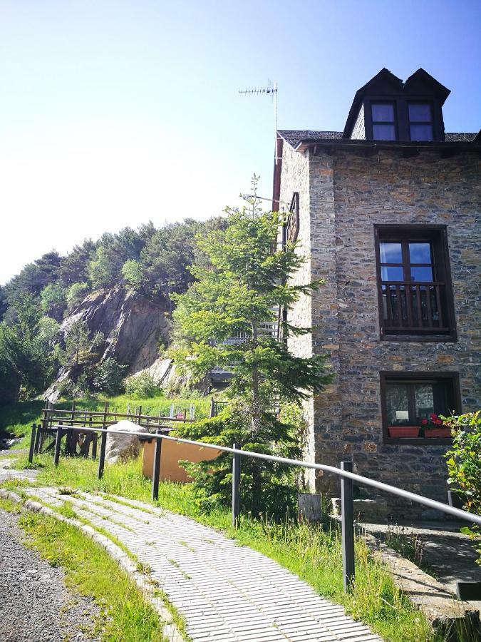 Alberg Les Daines Hostel Espot Bagian luar foto