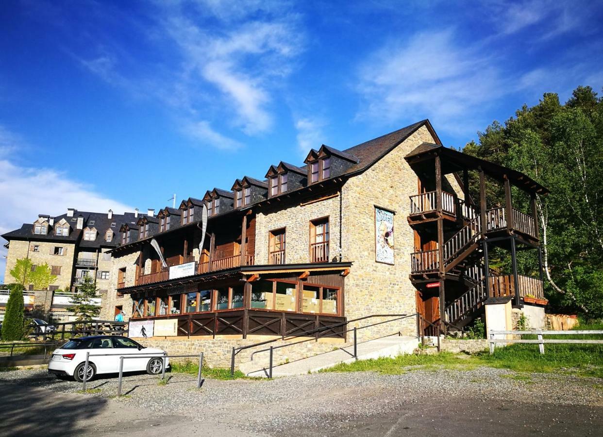 Alberg Les Daines Hostel Espot Bagian luar foto